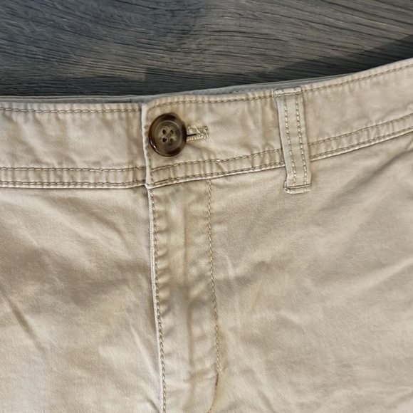 Old Navy perfect 5” shorts for women. Size 8 - Picture 3 of 6